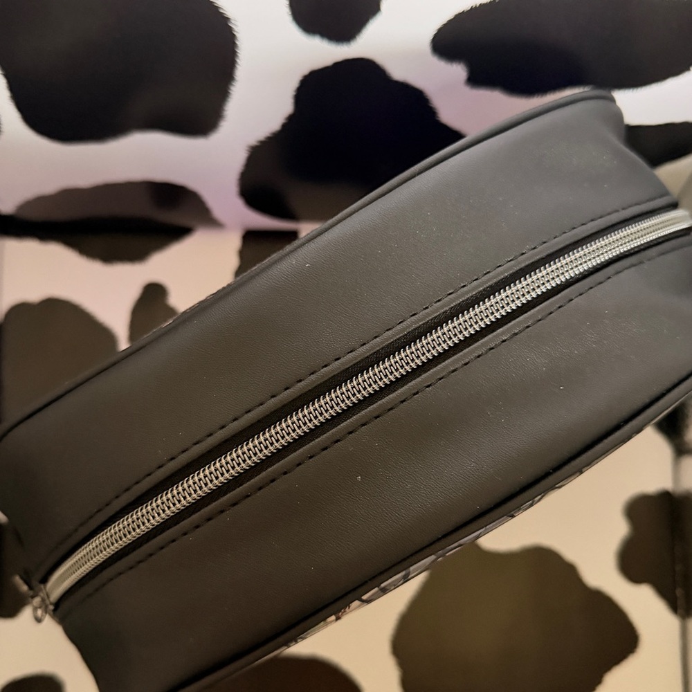 Bath & Body Works Villains Makeup Bag - Picture 4 of 4